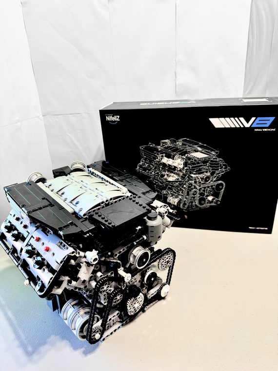 This Lego engine was hard to build by Erik
